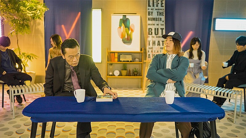 「ビッケブランカ、ベストアルバム『BEST ALBUM SUPERVILLAIN』ティザー映像で遠藤憲一と共演」1枚目/7