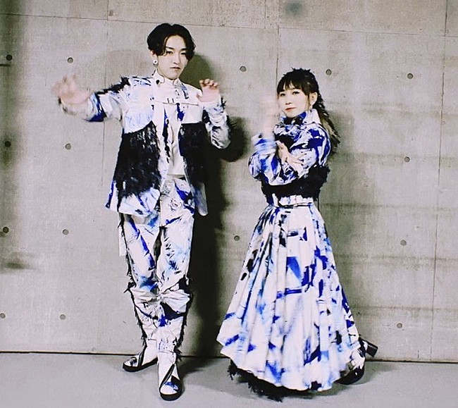 「・大阪：タワーレコード梅田ＮＵ茶屋町店　
※衣装：第72回NHK紅白歌合戦 「群青」」6枚目/9