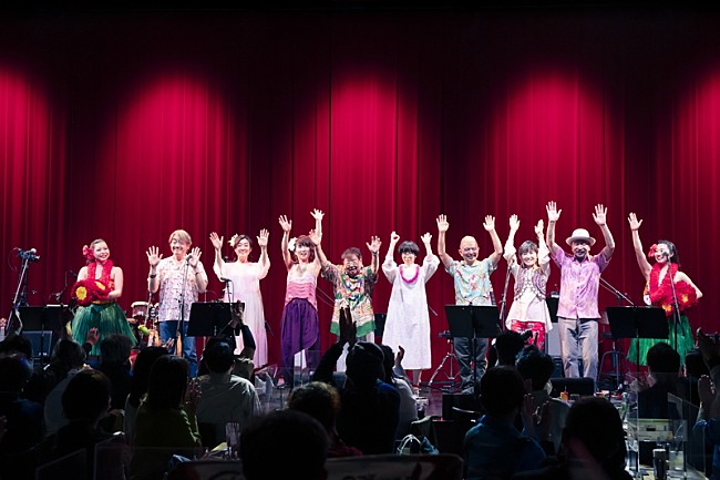 「＜ライブレポート＞1933ウクレレオールスターズ、ウクレレ七福神の奏でる音色がヨコハマに春を呼んだハッピーなステージ」1枚目/7