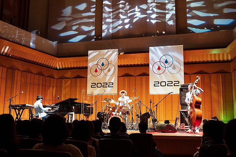 「H ZETTRIO」2枚目/11