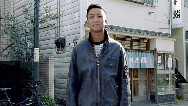 「瑛人、人生の岐路に立つ自身の“今”を捉えた新曲「最愛」MV公開」1枚目/1