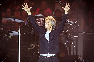 「ボン・ジョヴィ、ウクライナ市民が「イッツ・マイ・ライフ」を聴きながら戦闘準備を進める映像を投稿し称賛」