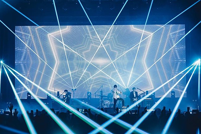 「go!go!vanillas、新SG「青いの。」限定盤特典より「鏡」ライブ映像公開」1枚目/3