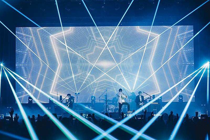 「go!go!vanillas、新SG「青いの。」限定盤特典より「鏡」ライブ映像公開」1枚目/3