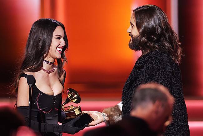 「【第64回グラミー賞】オリヴィア・ロドリゴ『SOUR』が＜最優秀ポップ・ヴォーカル・アルバム＞を受賞」1枚目/1