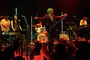 ライブレポート＞スガ シカオ、「Shikao & The Family Sugar」と共に