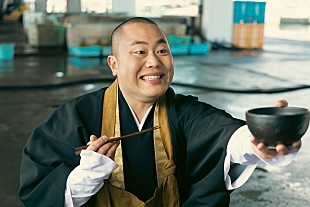 「「しろめし修行僧」初回　ハナコ岡部が「“飯食う寅さん”だった」　「『孤独のグルメ』とは違った飯テロドラマが爆誕した」」