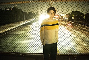 「チャーリー・ヒッキー、フィービー・ブリジャーズのレーベルからデビューAL発売へ」