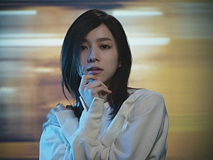 「milet、ニューシングル『Walkin' In My Lane』ジャケット＆ビジュアル公開」