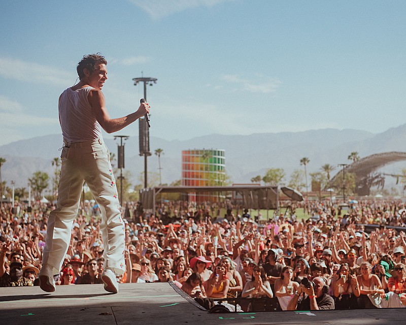 「<コーチェラ2022現地レポ>MIKA、ライブを通じた繋りと一体感を祝福」1枚目/2