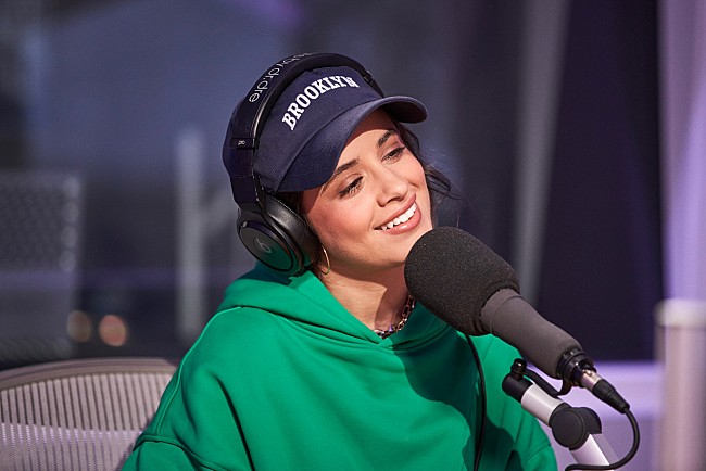 「カミラ・カベロ、最新AL『ファミリア』についてゼイン・ロウの番組で語る」1枚目/2