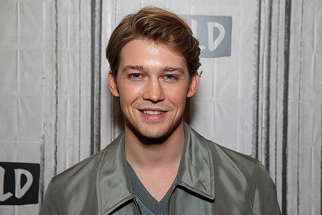 「ジョー・アルウィン、恋人テイラー・スウィフトとの婚約の噂について語る」1枚目/1