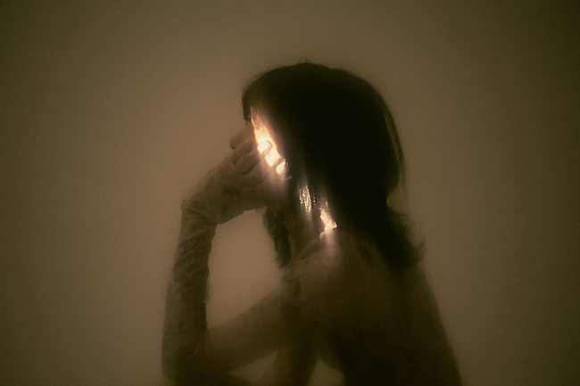 「空白ごっこVo.セツコが井上陽水「海へ来なさい」をカバー、NTT東日本グループ新TVCM」1枚目/3