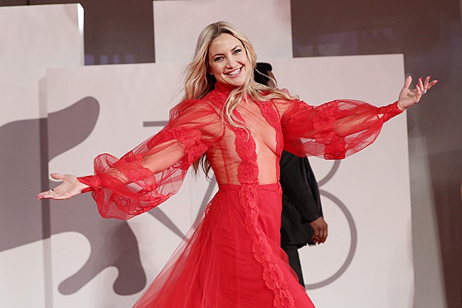 「ケイト・ハドソン、自身のアルバムを制作していると投稿」1枚目/1