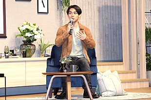 「柳楽優弥、マイホ－ムは「居心地のいい空間が大切」　最近は「プロジェクタ－で映画を見るのにハマっています」」