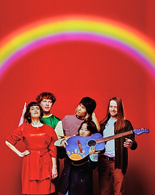 「スーパーオーガニズム、新曲「crushed.zip」のMV公開」