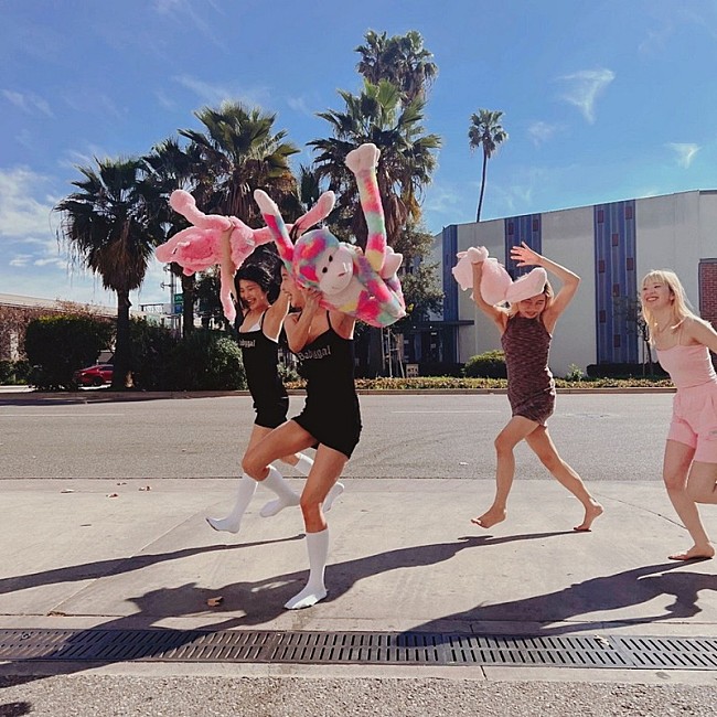 「配信シングル「SURPRISE」」2枚目/2