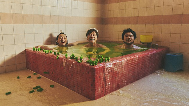 「ポルノグラフィティ岡野昭仁×King Gnu井口理×BREIMEN高木祥太のアー写公開」1枚目/2