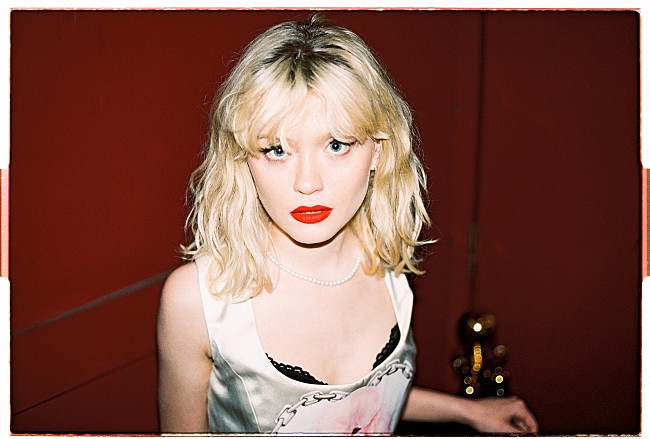 「メイジー・ピーターズ、ポップ・パンクな新曲「ケイトズ・ブラザー」公開」1枚目/2