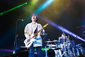 ライブレポート＞flumpool×sumika、ミュージシャンとしての矜持を讃え