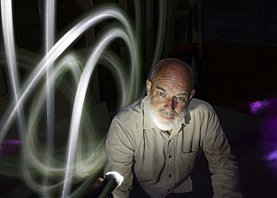 「ブライアン・イーノ、90年代を代表する4作＆レア盤の5タイトルが再発決定」