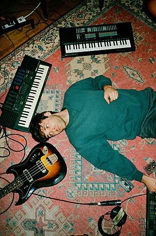 「デイ・ウェーヴ、6月発売の最新AL『パストライフ』から「Loner」解禁」