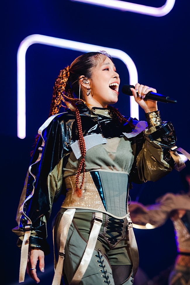 「AIの全国ツアーが開幕、「アルデバラン」「Story」やヒップホップナンバーまで披露」1枚目/7