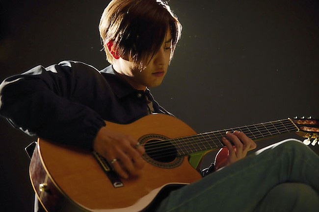 「EXOチャンヨルがビリー・アイリッシュ「Bad Guy」を歌う、『ぼくの歌が聴こえたら』本編映像」1枚目/2