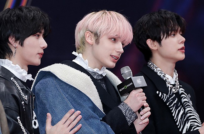 「TOMORROW X TOGETHERのHUENINGKAI、アヴリル・ラヴィーン本人からのカバーの反応を“光栄”と話す」1枚目/1