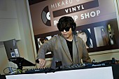 「【HIKARU UTADA VINYL POP-UP SHOP】
☆Taku Takahashi」3枚目/9