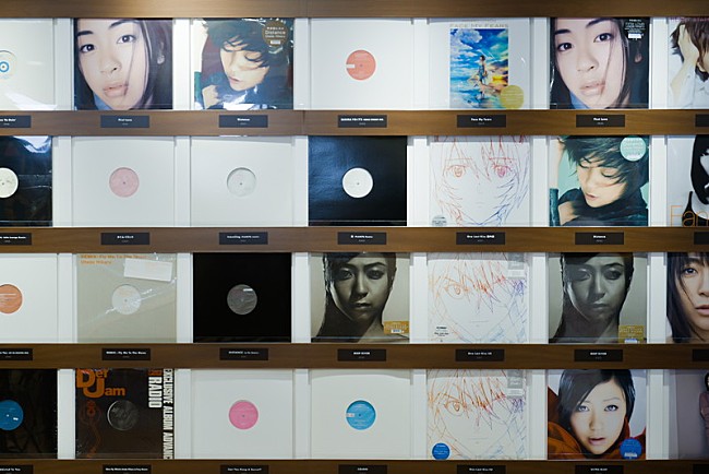 「宇多田ヒカル、ポップアップショップのアフタームービー＆DJ生配信イベントのアーカイブ映像を公開」1枚目/9