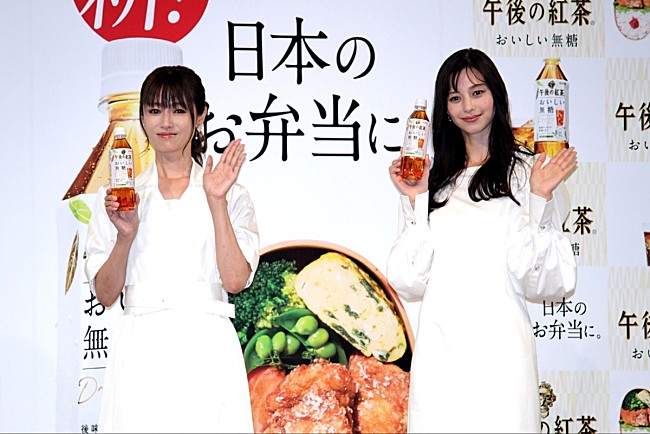 「深田恭子「撮影時のお弁当に合わせたい」　中条あやみと「午後の紅茶」イベントに登場」1枚目/1