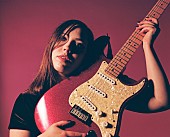 「サッカー・マミー、新曲「Bones」で自分自身との葛藤を歌う」1枚目/2