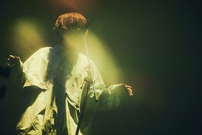 「＜ライブレポート＞Eveが鳴らした過去、現在、未来――自身初となるホールツアー終幕  「次来るときはもっと大きな舞台で」」1枚目/8