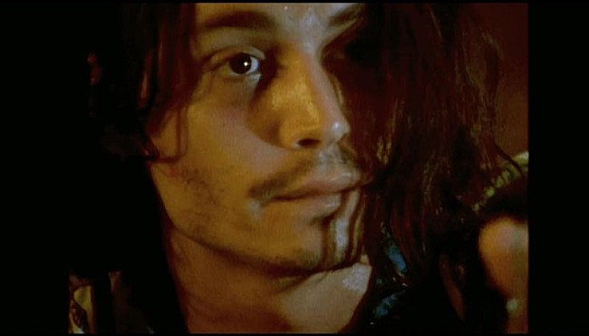 「「ハンサムすぎてムカつく」、ジョニー・デップ製作『シェイン　世界が愛する厄介者のうた』本編映像」1枚目/1