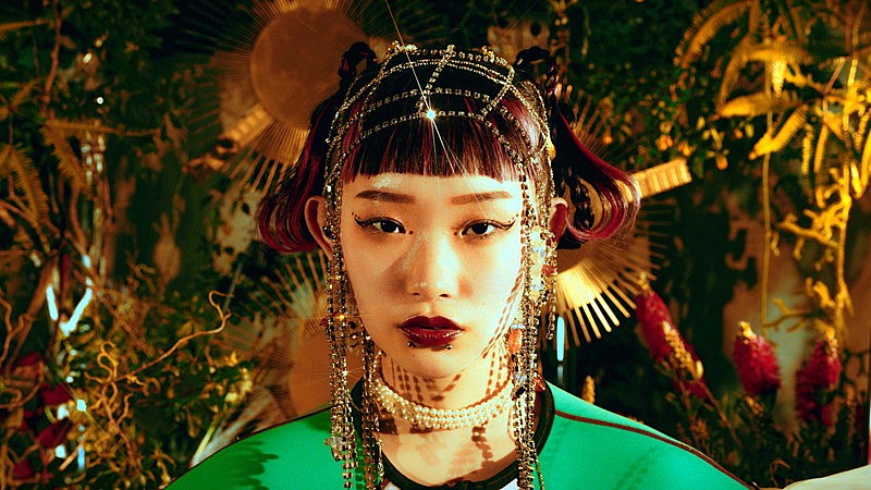 水曜日のカンパネラ、“もし卑弥呼がお天気キャスターだったら……”新曲「卑弥呼」MV公開