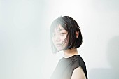 「三浦透子、小田朋美（CRCK/LCKS）手がけたドラマ主題歌「intersolid」配信リリース」1枚目/3