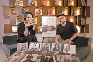 国内見本盤　プロモ写真付７インチジャネット・ジャクソン ふたりのラブソング 見本盤】ジャネット・ジャクソン ふたりのラブソング AMP-211 - メルカリ