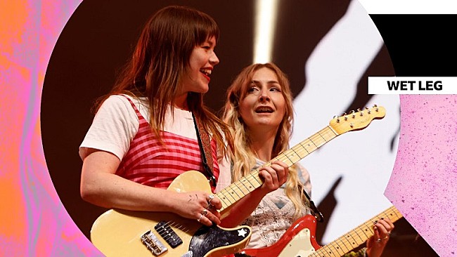 「デイヴ・グロール/ロード/ジャック・ホワイトも注目のウェット・レッグ、最新ライブ映像を公開」1枚目/2