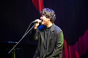 ライブレポート＞秦 基博、ピアノと共に魅せたプレミアムな一夜