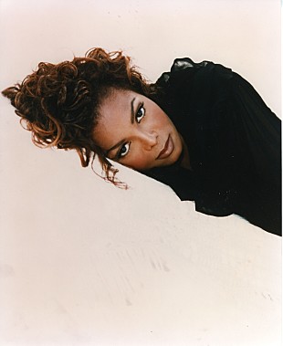 「『ジャネット・ジャクソン 私の全て』本編映像、兄マイケルとの楽曲制作の裏側にあった思いとは」