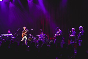 ライブレポート＞ラリー・カールトン、熟練のギタープレイで酔わせた