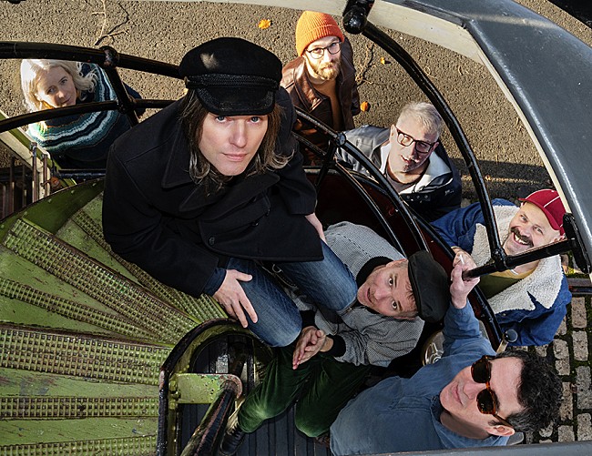 「ベル・アンド・セバスチャン、新曲「A Bit Of Previous」のアニメMV公開」1枚目/2