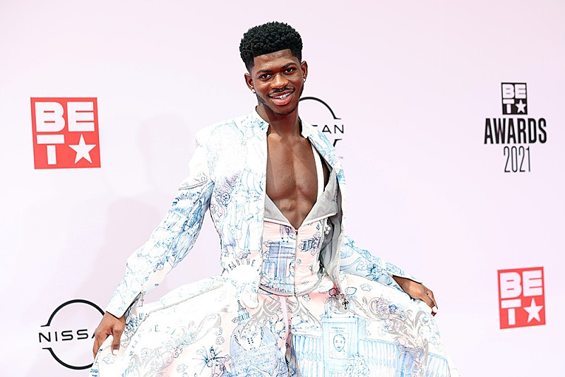 リル・ナズ・X、米アワード番組の多様性受け入れ環境について“まだ先は長い”とコメント