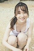 「守屋麗奈（櫻坂46）1st写真集の先行カット第2弾は“大好きな彼と行く初めての海”」1枚目/1