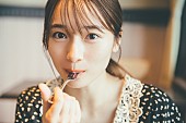 「守屋麗奈（櫻坂46）1st写真集の先行カット第3弾はデート風の胸キュンカット」1枚目/1