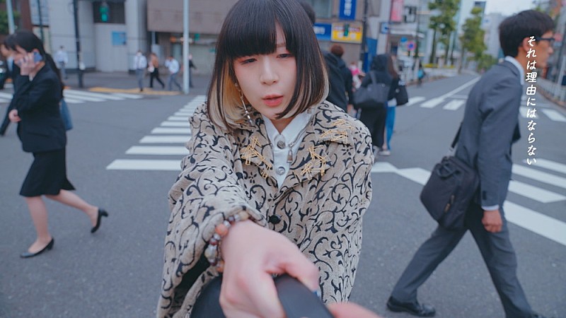 majikoがサラリーマンをガン攻めする新曲「交差点」MV公開 