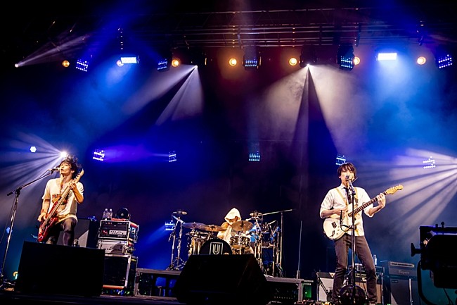 「UNISON SQUARE GARDEN、「世界はファンシー」「スロウカーヴは打てない」ライブ映像公開」1枚目/2