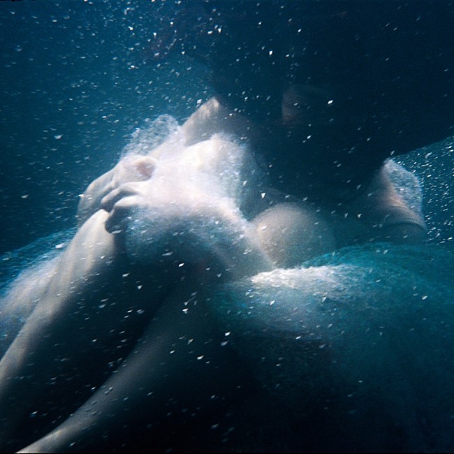 「泣き虫、新曲「おやすみヘブン。」配信リリース決定」1枚目/3