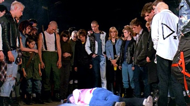 「（C）1983 SUBURBIA PRODUCTIONS, INC. ALL RIGHTS RESERVED.」6枚目/8